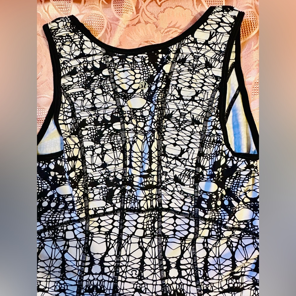 Lululemon top - Picture 3 of 6